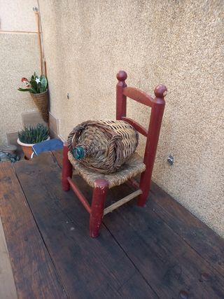 Regalo silla y damajuana con Mesa deMaranza.
