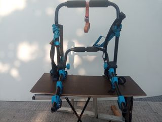 Portabicicletas marca B-TWIN es para  3 bicis. 