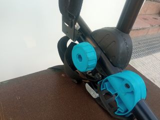 Portabicicletas marca B-TWIN es para  3 bicis. 