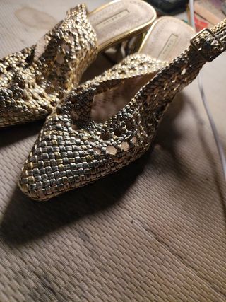 Zapatos dorados