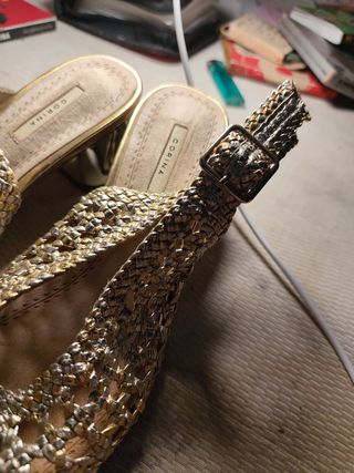 Zapatos dorados