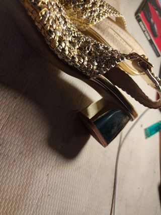 Zapatos dorados