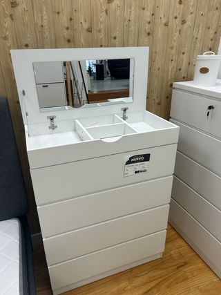 Con su diseño moderno y acabado en blanco, Los cin