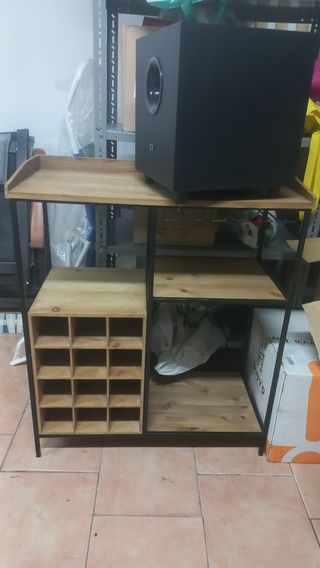 Mueble bar con estantes - Madera y metal