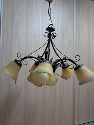 Lámpara forja 5 tulipas beige