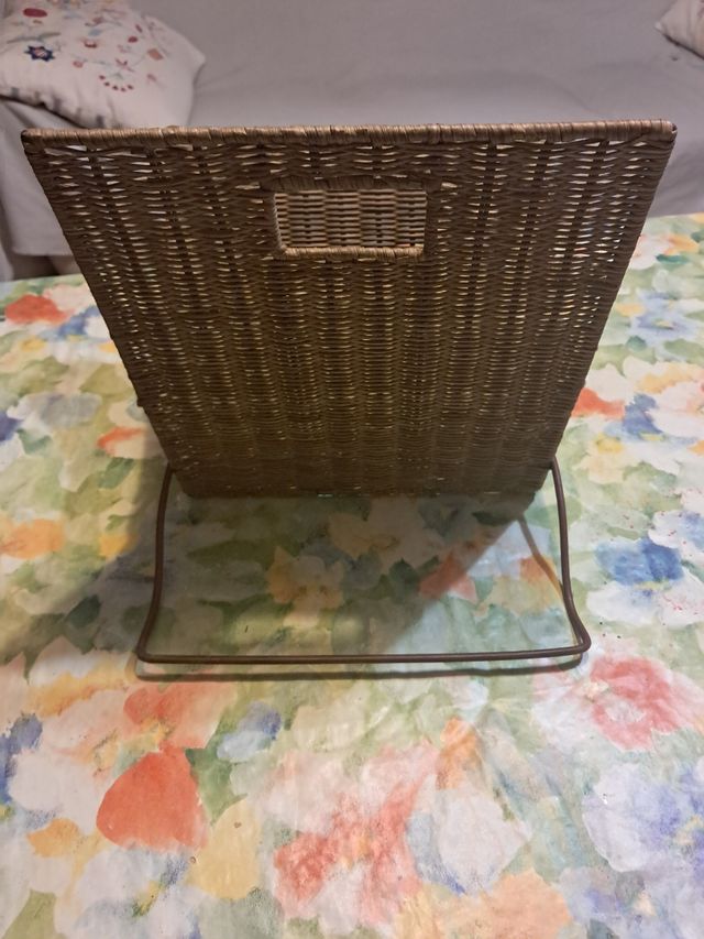 Revistero vintage ratán y forja, no se vuelca