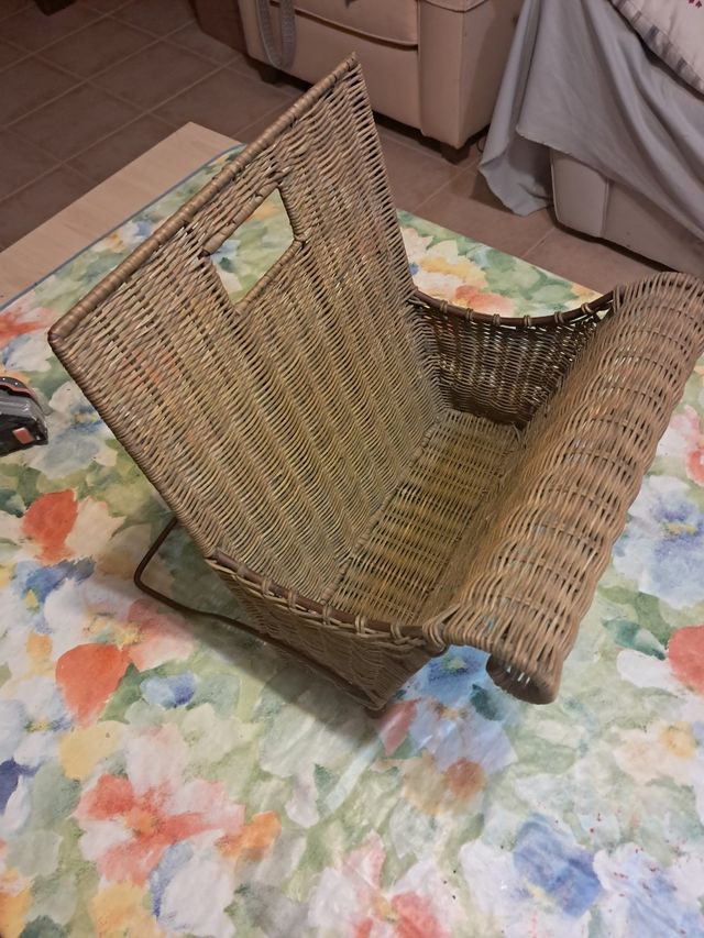 Revistero vintage ratán y forja, no se vuelca