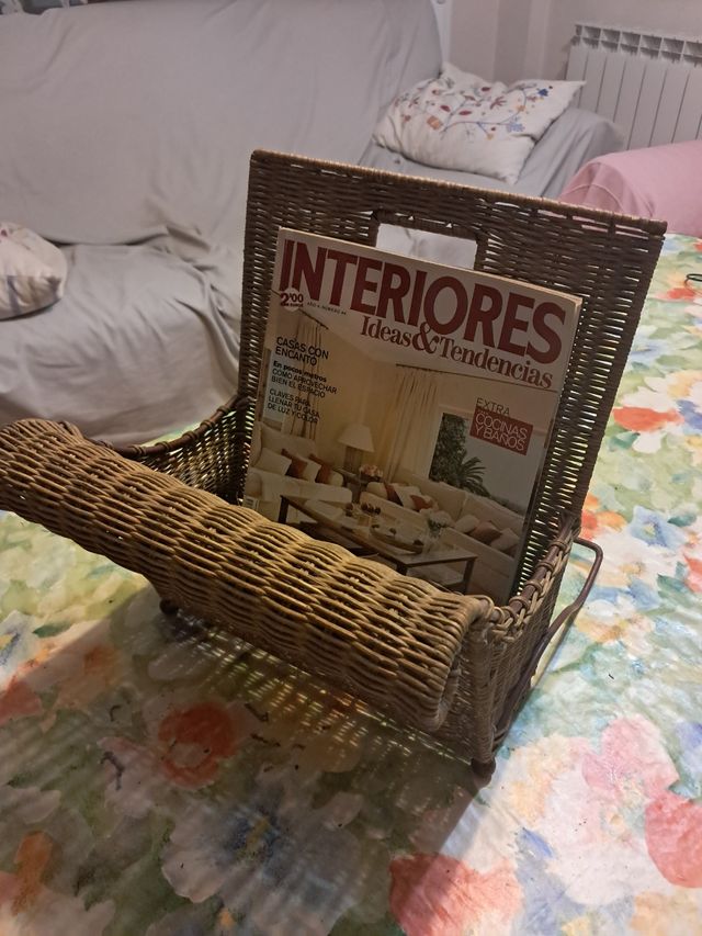 Revistero vintage ratán y forja, no se vuelca