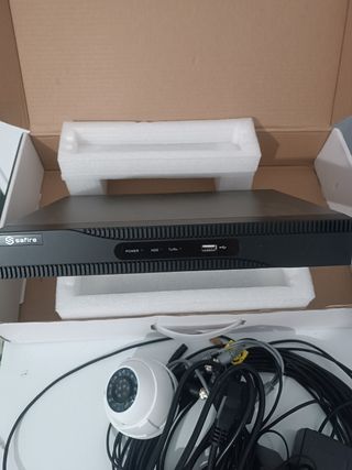 2 cámaras y grabadora CCTV Safire 16CH.