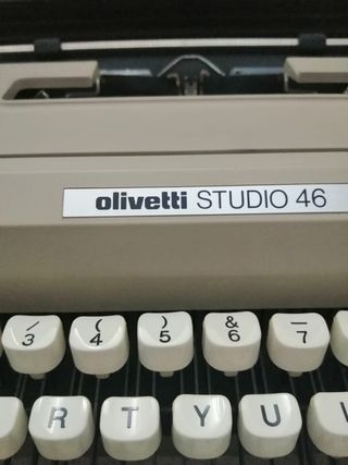 Máquina de escribir Olivetti Studio 46 Antigua