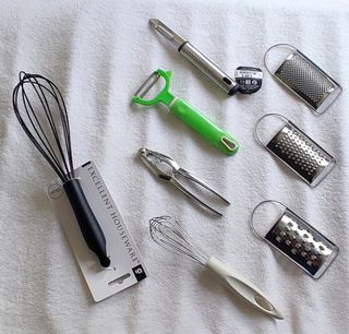 Utensilios cocina: pelador, rallador, batidor
