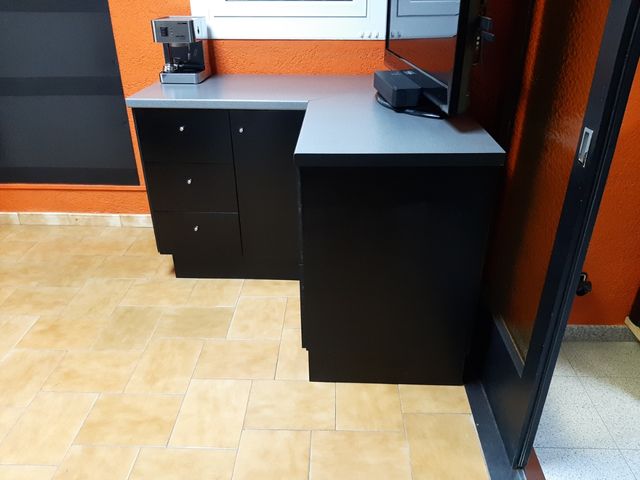 Mueble rinconero con cajones y armario
