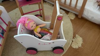 Juguetes madera bebé: cuna, carrito, silla