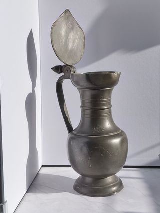 Jarra Peltre Antigua con Tapa