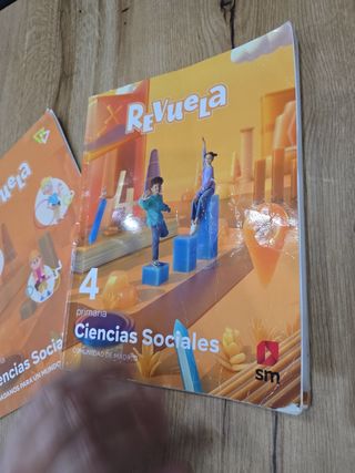 Ciencias Sociales. 4 Primaria. Revuela. Comunid...
