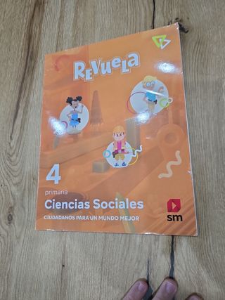 Ciencias Sociales. 4 Primaria. Revuela. Comunid...