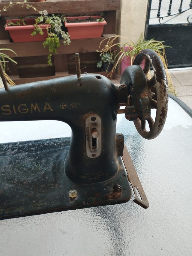 Máquina coser antigua SIGMA