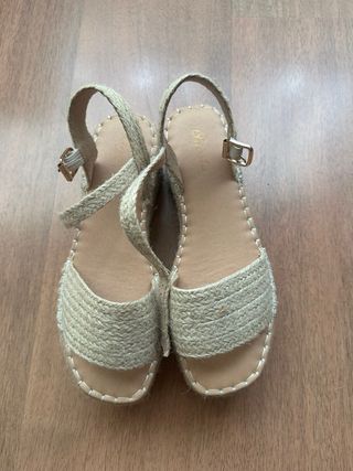 Sandalias cuña beige