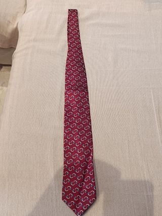 Corbata 60% seda granate.