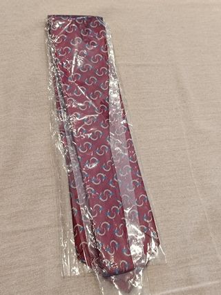 Corbata 60% seda granate.