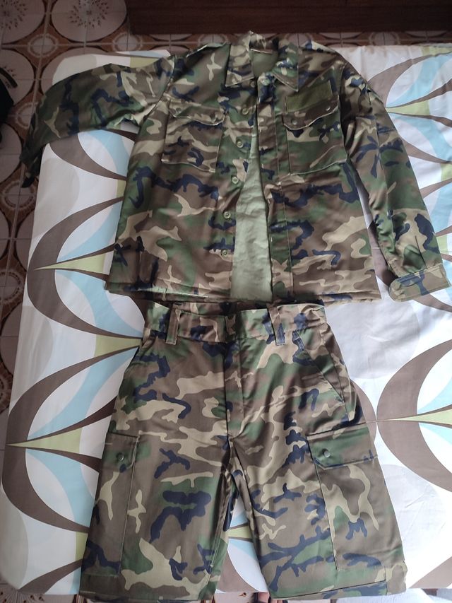 Traje militar camuflaje España