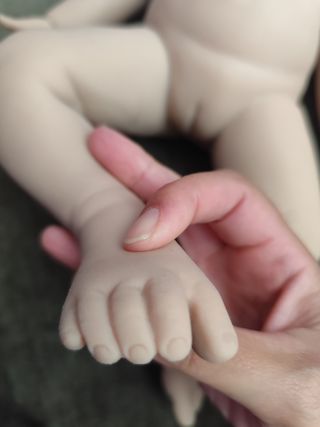 Muñeca reborn silicona tiene algunos fallos