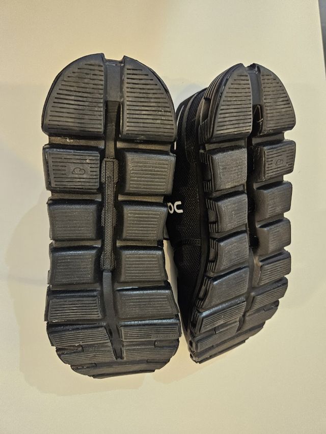 Deportiva On Cloud 6 - Negra