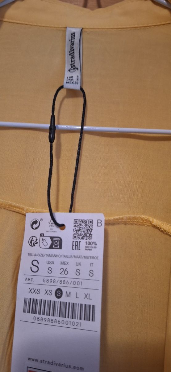 Camisa amarilla Stradivarius talla S