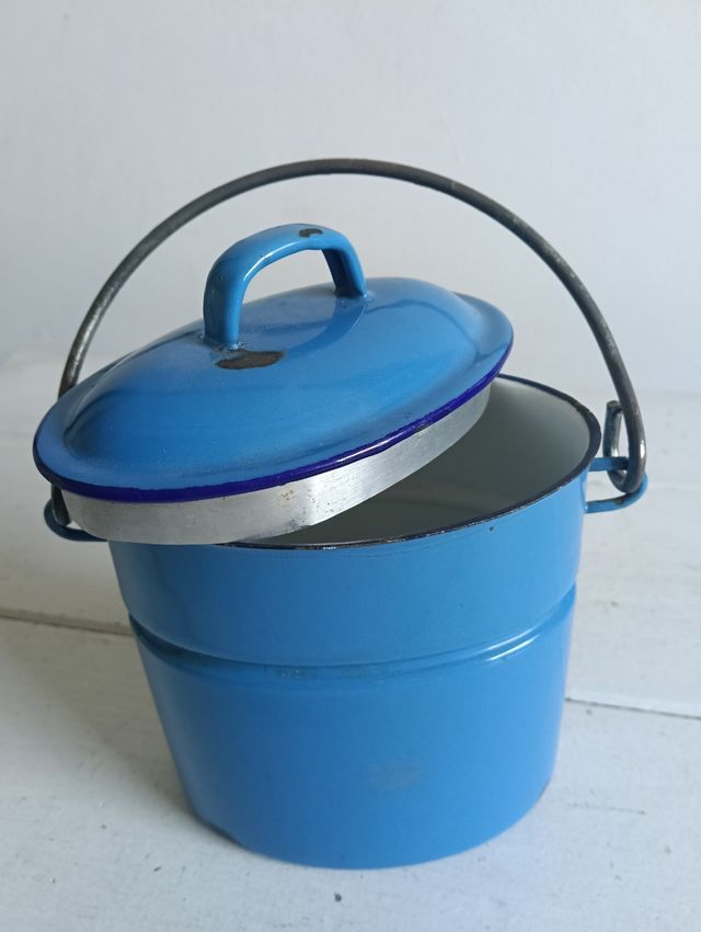 Gavetta smaltata vintage azzurra