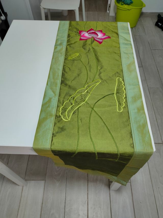 Tapiz mantel seda verde-rosa