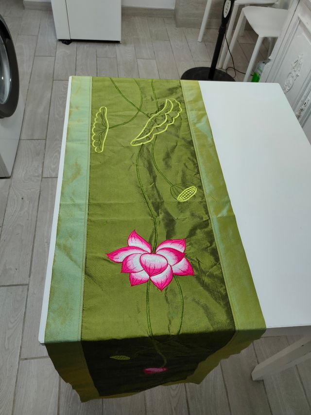 Tapiz mantel seda verde-rosa