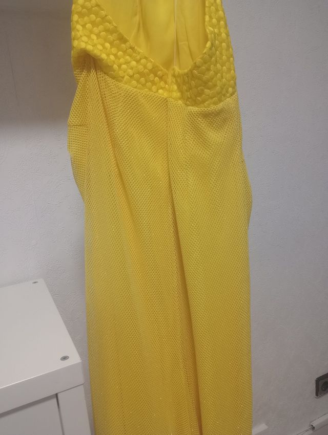 Vestido dando buena forma a las caderas .fiesta