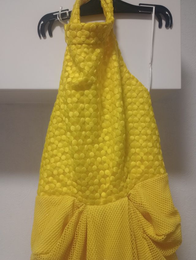 Vestido dando buena forma a las caderas .fiesta