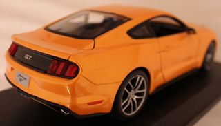 Ford Mustang GT 2015. Escala 1:18.