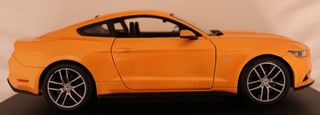Ford Mustang GT 2015. Escala 1:18.