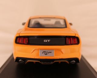 Ford Mustang GT 2015. Escala 1:18.