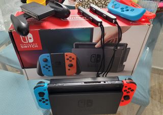 Nintendo Switch - Azul y Rojo