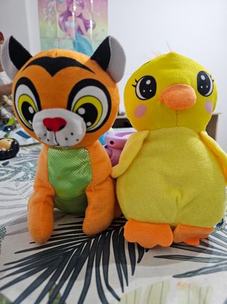 Peluches: Tigre y Pollito