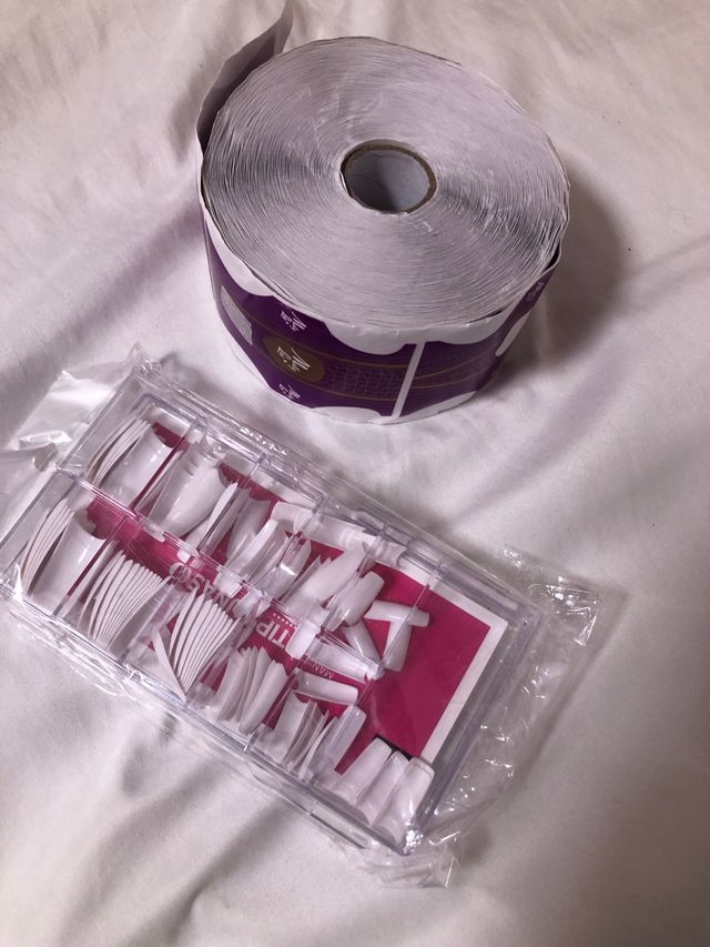 Unghie finte: kit manicure