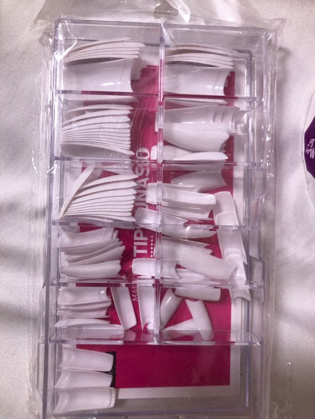 Unghie finte: kit manicure