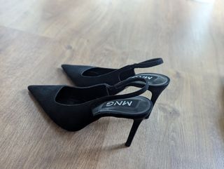 Tacones negros Mango.