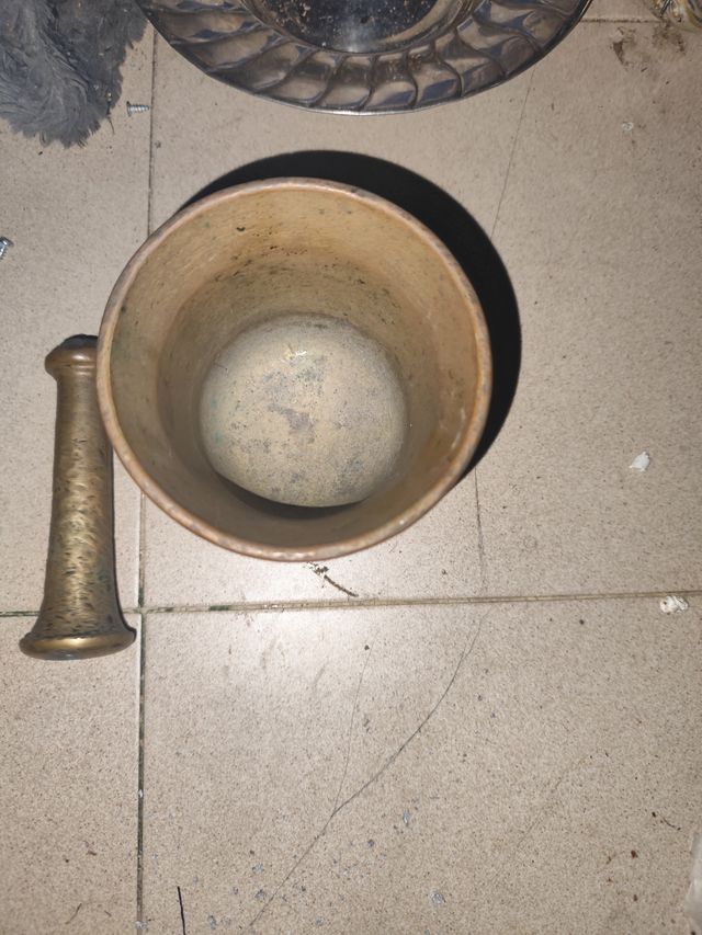 Mortero bronce antiguo