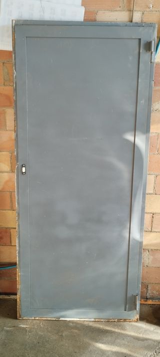 Puerta metálica - 170cm alto x75cm ancho 