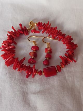 Pulsera y pendientes coral rojo. Hipoalergenicos.
