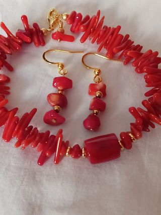 Pulsera y pendientes coral rojo. Hipoalergenicos.