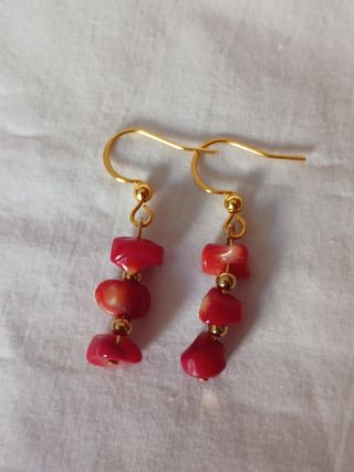 Pulsera y pendientes coral rojo. Hipoalergenicos.