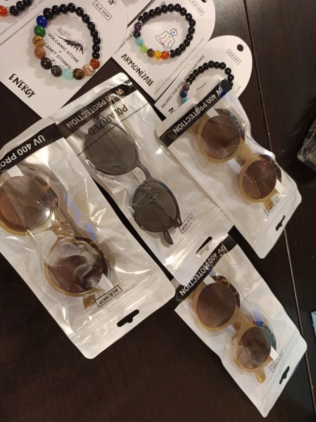 Ale-Hop: Pulseras y gafas de sol