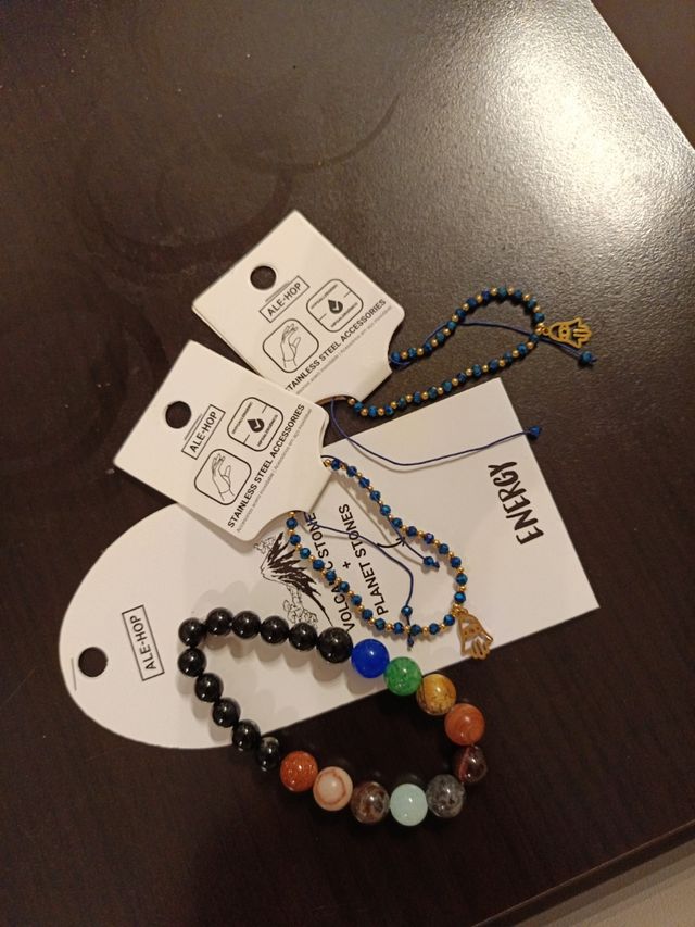 Ale-Hop: Pulseras y gafas de sol