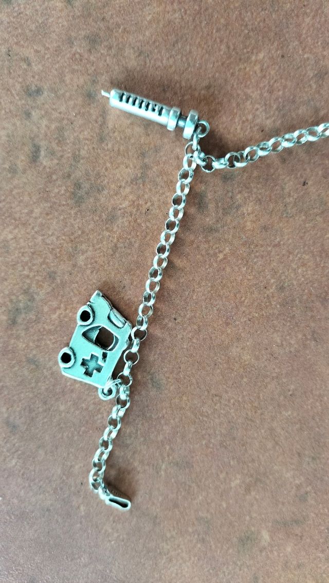 Pulsera plata charms enfermería