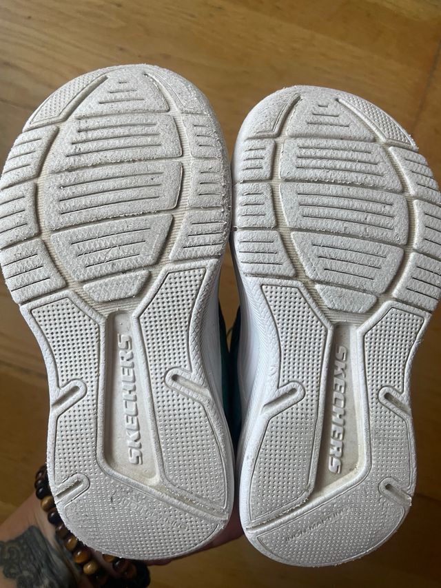 Zapatillas Skechers niña, talla 24